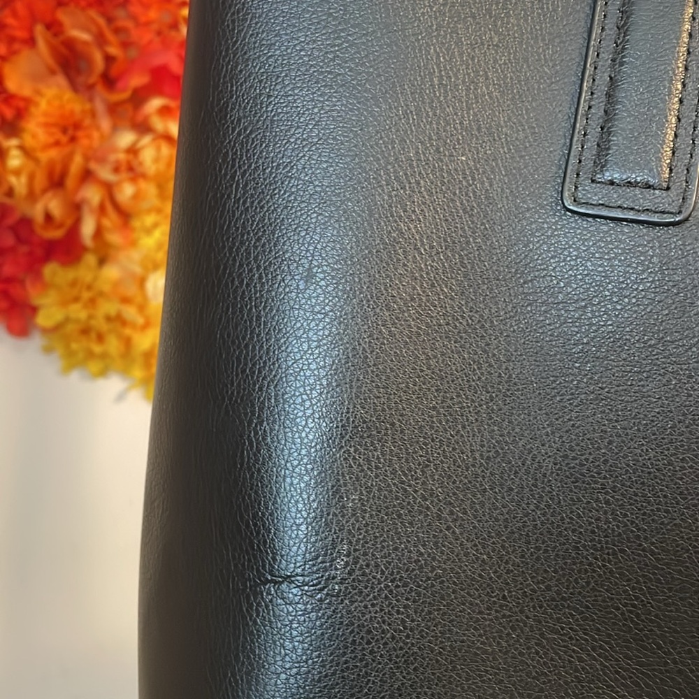 Kate Spade Arch Lauren Stripe Reversible
Tote In Black & Cream and Black. - Picture 7 of 15